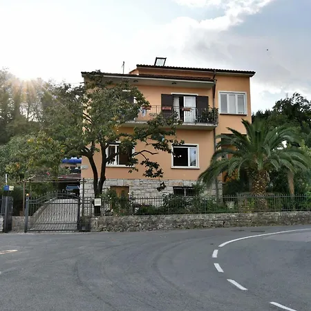 Apartment Kumi *
